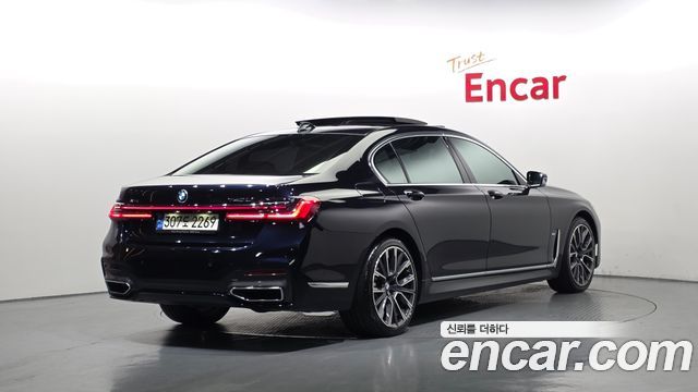 BMW 7-Series 2021 — photo 2