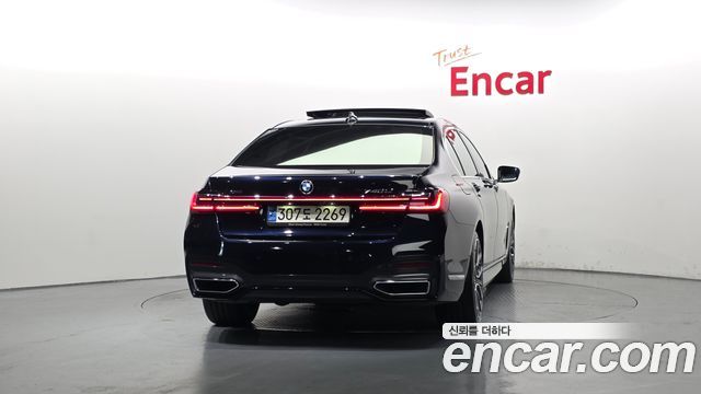 BMW 7-Series 2021 — photo 4