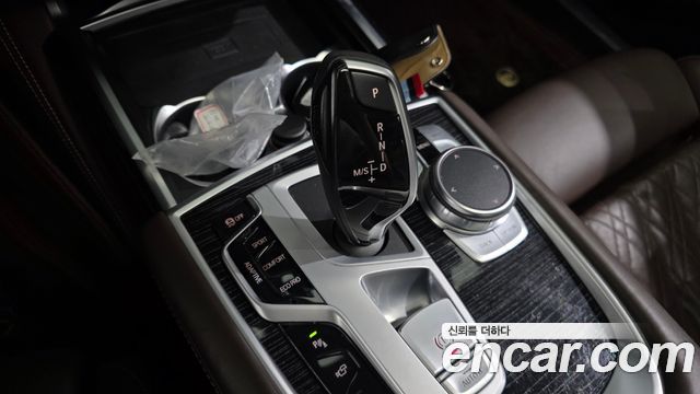 BMW 7-Series 2021 — photo 12