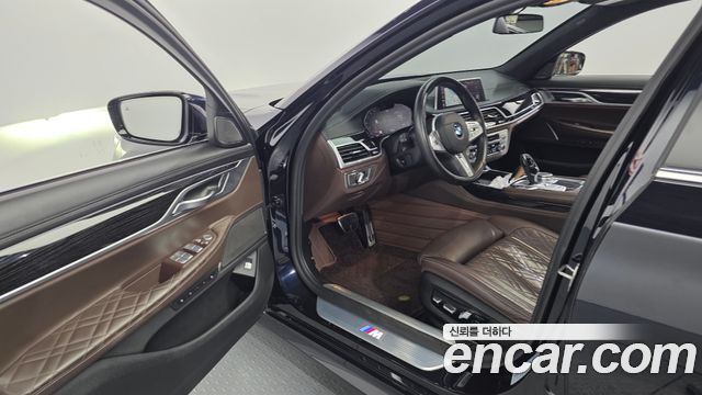 BMW 7-Series 2021 — photo 13