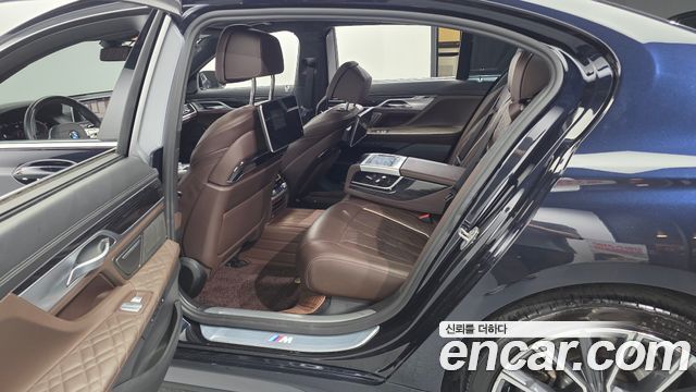 BMW 7-Series 2021 — photo 17