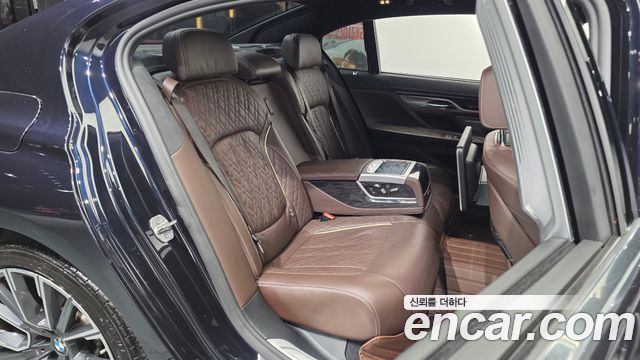 BMW 7-Series 2021 — photo 18