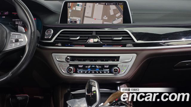 BMW 7-Series 2021 — photo 19