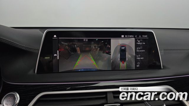 BMW 7-Series 2021 — photo 21