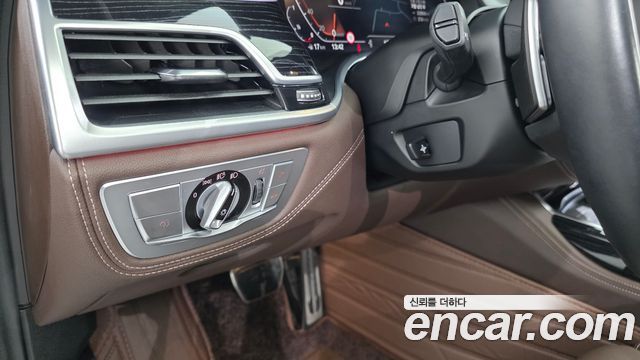 BMW 7-Series 2021 — photo 25