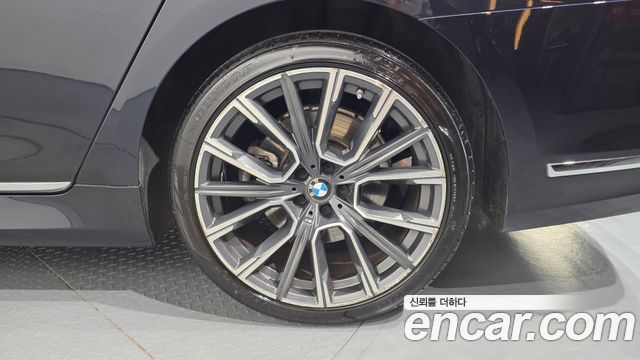 BMW 7-Series 2021 — photo 7