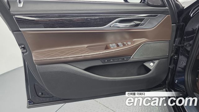 BMW 7-Series 2021 — photo 14