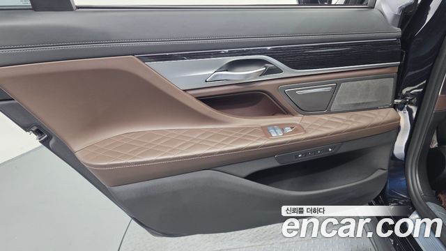 BMW 7-Series 2021 — photo 15