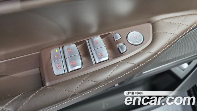 BMW 7-Series 2021 — photo 29
