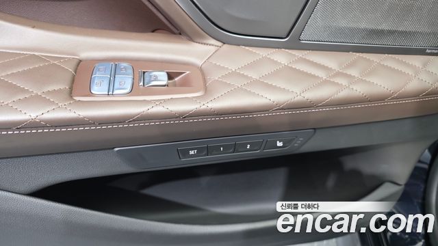 BMW 7-Series 2021 — photo 30