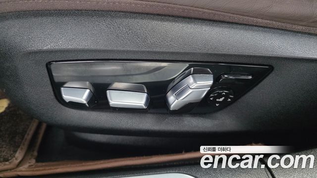 BMW 7-Series 2021 — photo 31