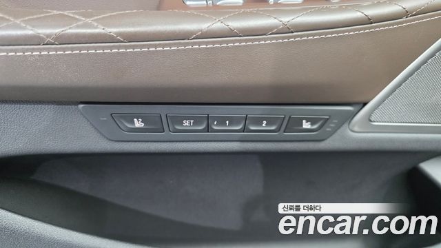 BMW 7-Series 2021 — photo 35