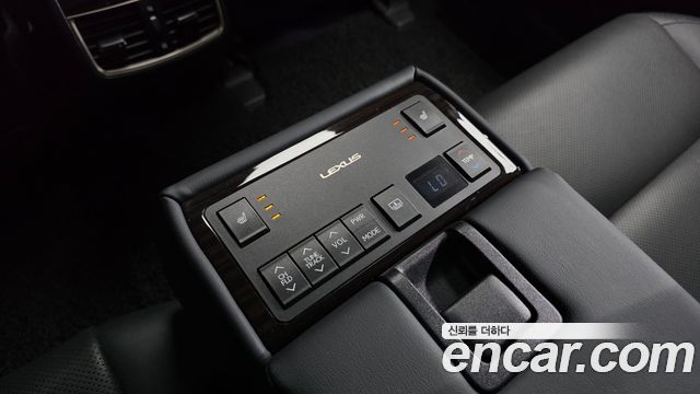Lexus ES 2017 — photo 18