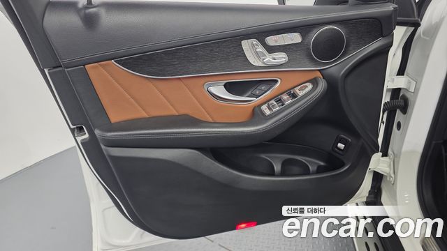 Mercedes-Benz GLC-Class 2022 — photo 14