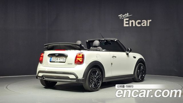 Mini Cooper Convertible 2024 — photo 2