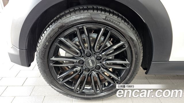 Mini Cooper Convertible 2024 — photo 5