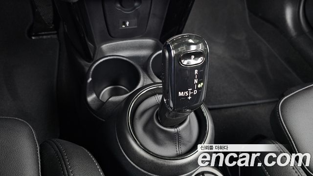 Mini Cooper Convertible 2024 — photo 12