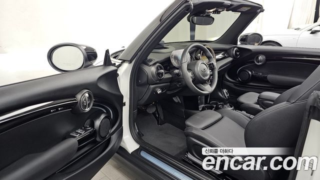 Mini Cooper Convertible 2024 — photo 13
