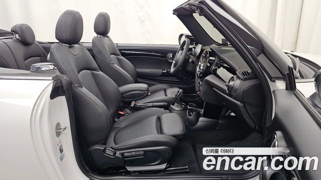Mini Cooper Convertible 2024 — photo 17