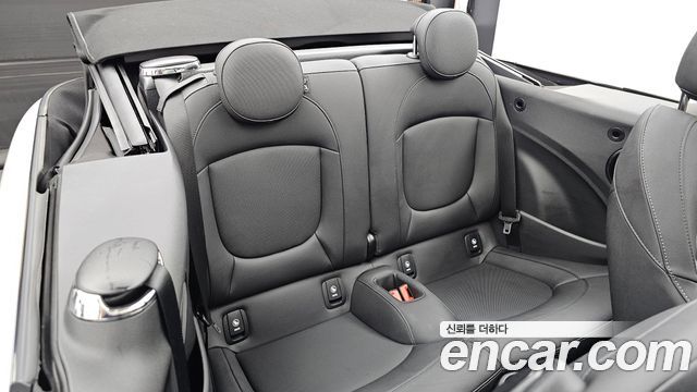 Mini Cooper Convertible 2024 — photo 18