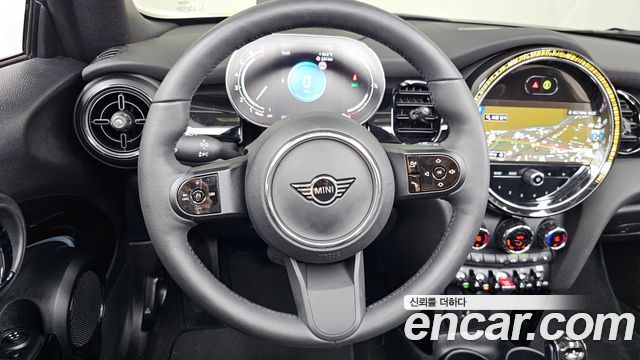 Mini Cooper Convertible 2024 — photo 19