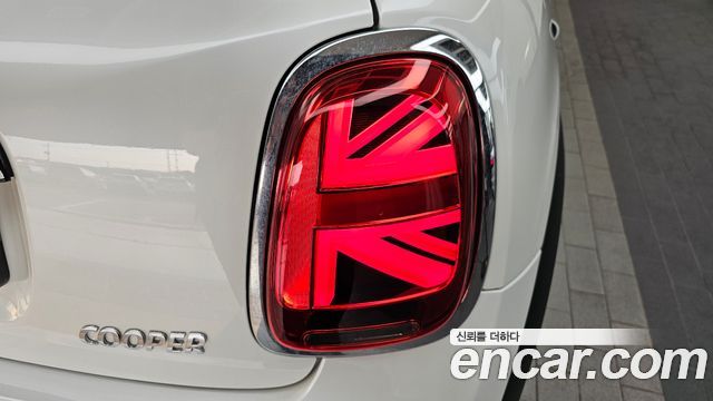 Mini Cooper Convertible 2024 — photo 9