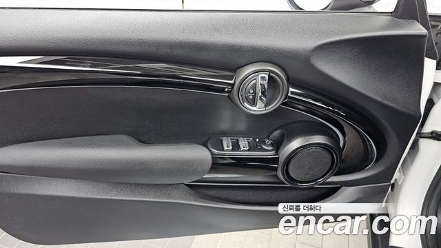 Mini Cooper Convertible 2024 — photo 14