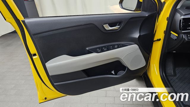 Kia Stonic 2018 — photo 14