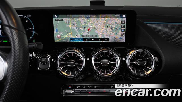 Mercedes-Benz EQA 2022 — photo 18