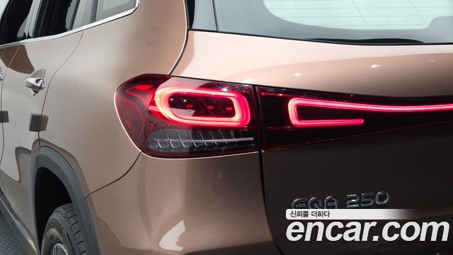 Mercedes-Benz EQA 2022 — photo 9