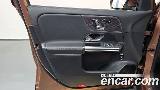 Mercedes-Benz EQA 2022 — photo 14