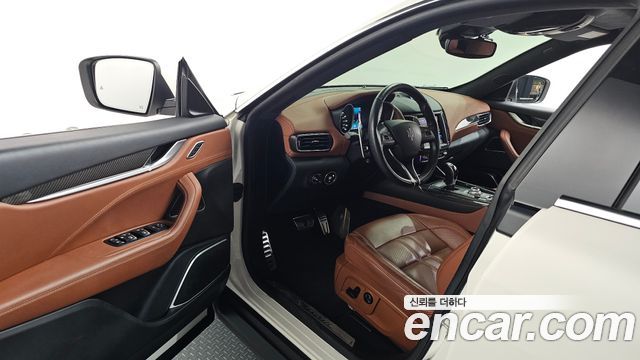 Maserati Levante 2017 — photo 10