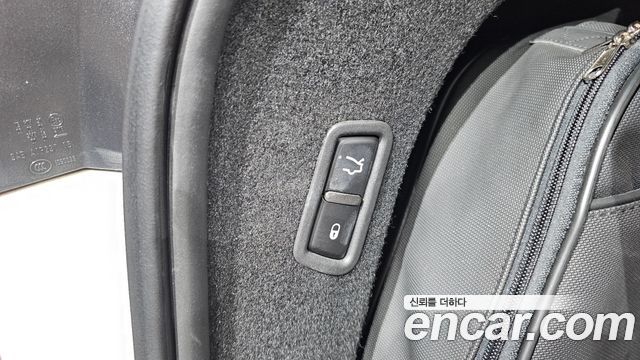 Maserati Levante 2017 — photo 16