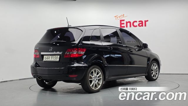 Mercedes-Benz B-Class 2010 — photo 2