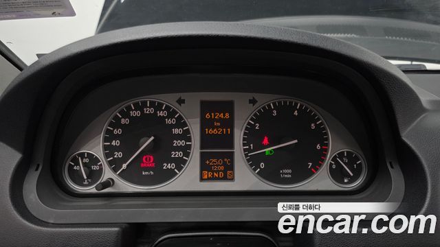 Mercedes-Benz B-Class 2010 — photo 11