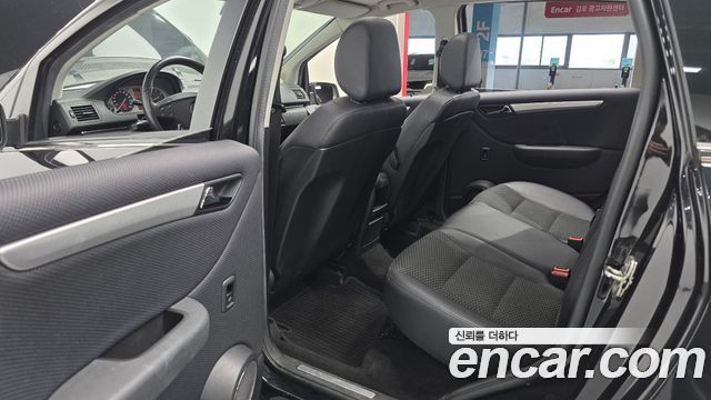Mercedes-Benz B-Class 2010 — photo 16