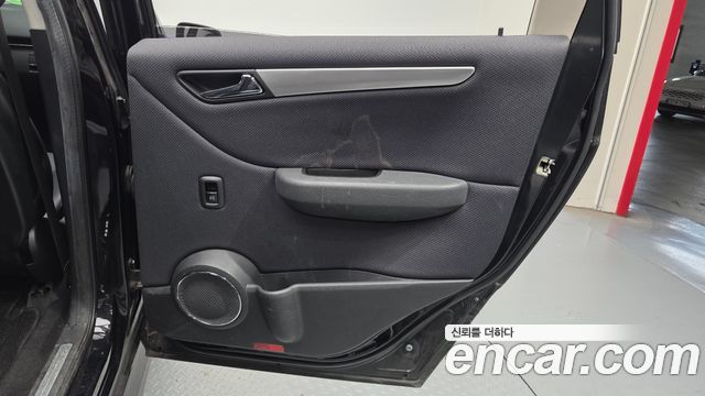 Mercedes-Benz B-Class 2010 — photo 32
