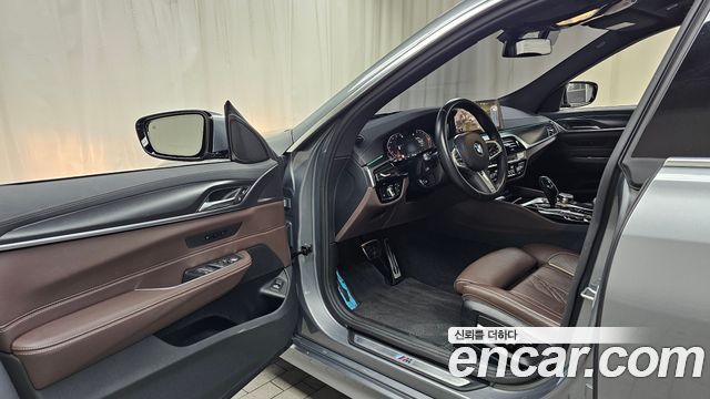 BMW Gran Turismo 2023 — photo 13