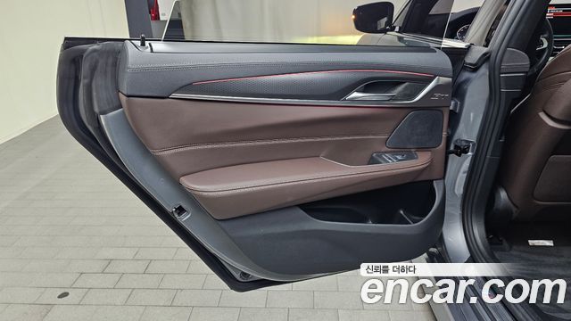 BMW Gran Turismo 2023 — photo 15