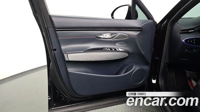 Genesis GV70 2021 — photo 14