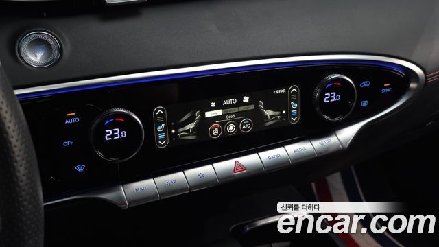 Genesis GV70 2021 — photo 30