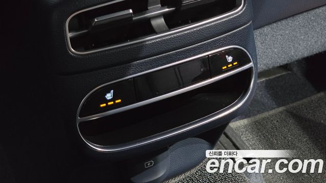 Genesis GV70 2021 — photo 31