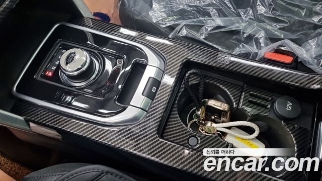 Land Rover Discovery Sport 2017 — photo 12