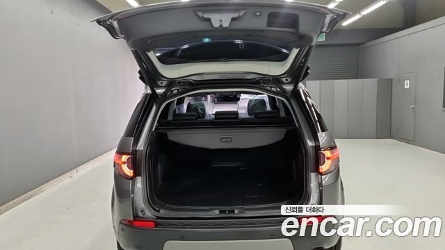 Land Rover Discovery Sport 2017 — photo 16