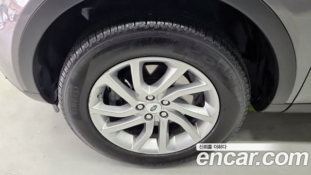 Land Rover Discovery Sport 2017 — photo 18
