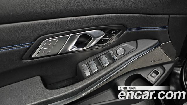 BMW 3-Series 2021 — photo 18