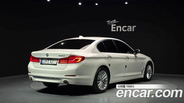BMW 5-Series 2018 — photo 2