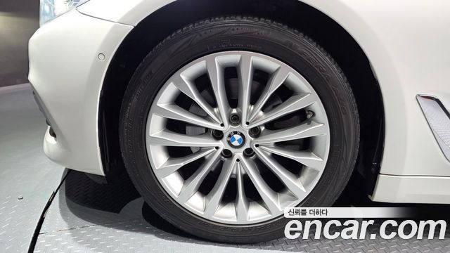 BMW 5-Series 2018 — photo 5