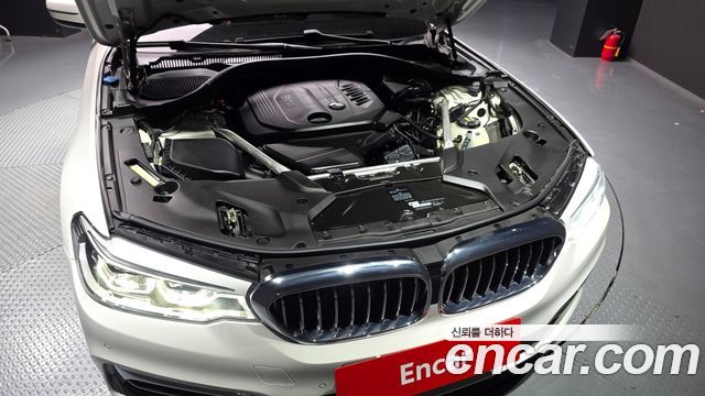 BMW 5-Series 2018 — photo 6