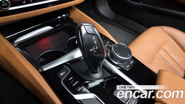 BMW 5-Series 2018 — photo 12